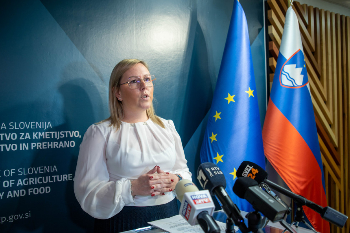 Ministrica Čalušić zavrnila poziv k odstopu po razkritju vdora v osebne podatke